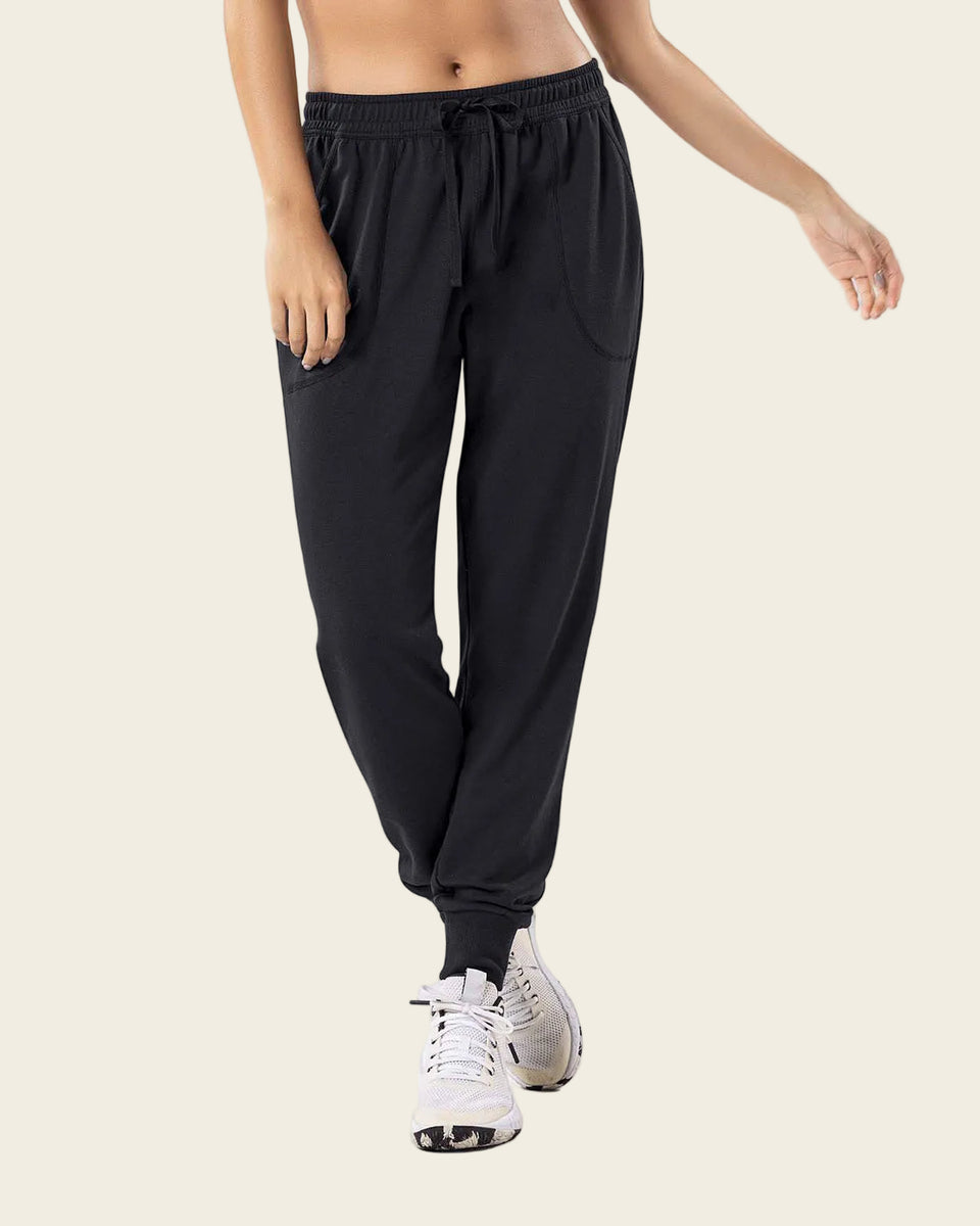 Jogger deportivo de silueta amplia con bolsillos