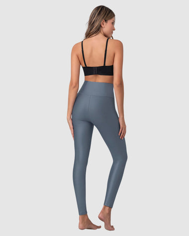 Leggings con acabado imitación cuero con control de abdomen#color_764-gris-oscuro