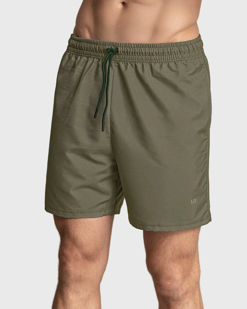 Short deportivo con bolsillos funcionales