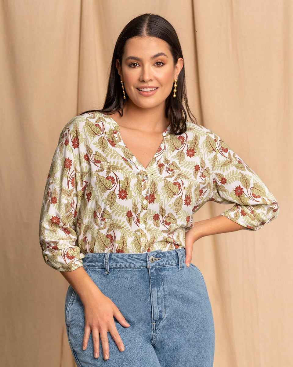 blusa-manga-3-4-abotonable-estampada-con-charretera-en-mangas