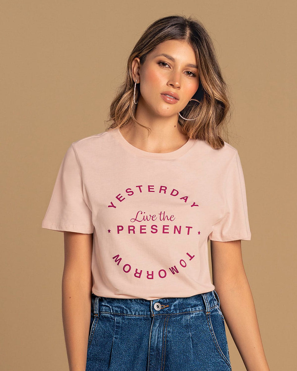 camiseta-manga-corta-con-mensaje-en-el-frente