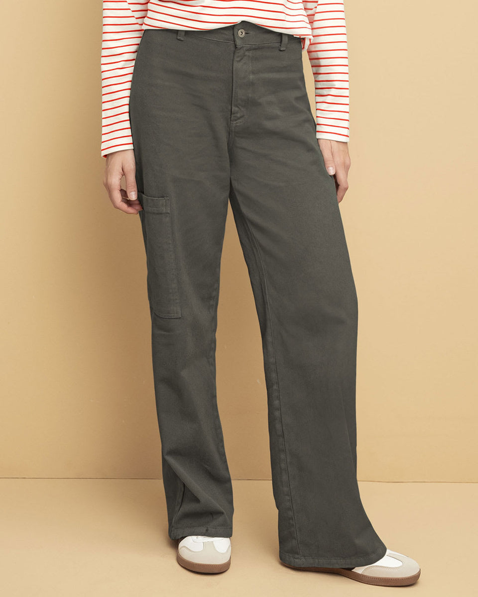 Pantalón tiro alto bota recta con bolsillo tipo cargo