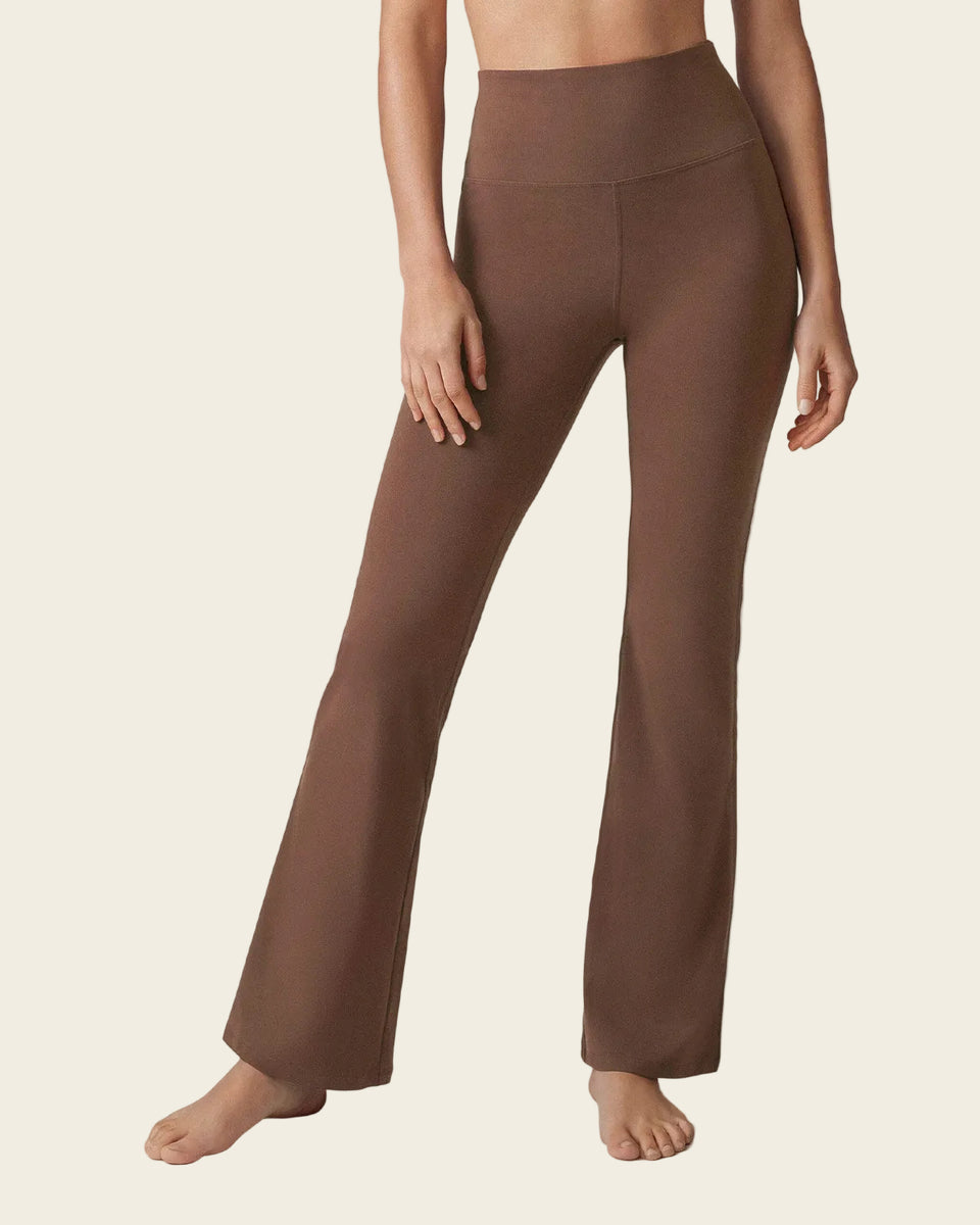 legging-bota-recta-con-control-de-abdomen