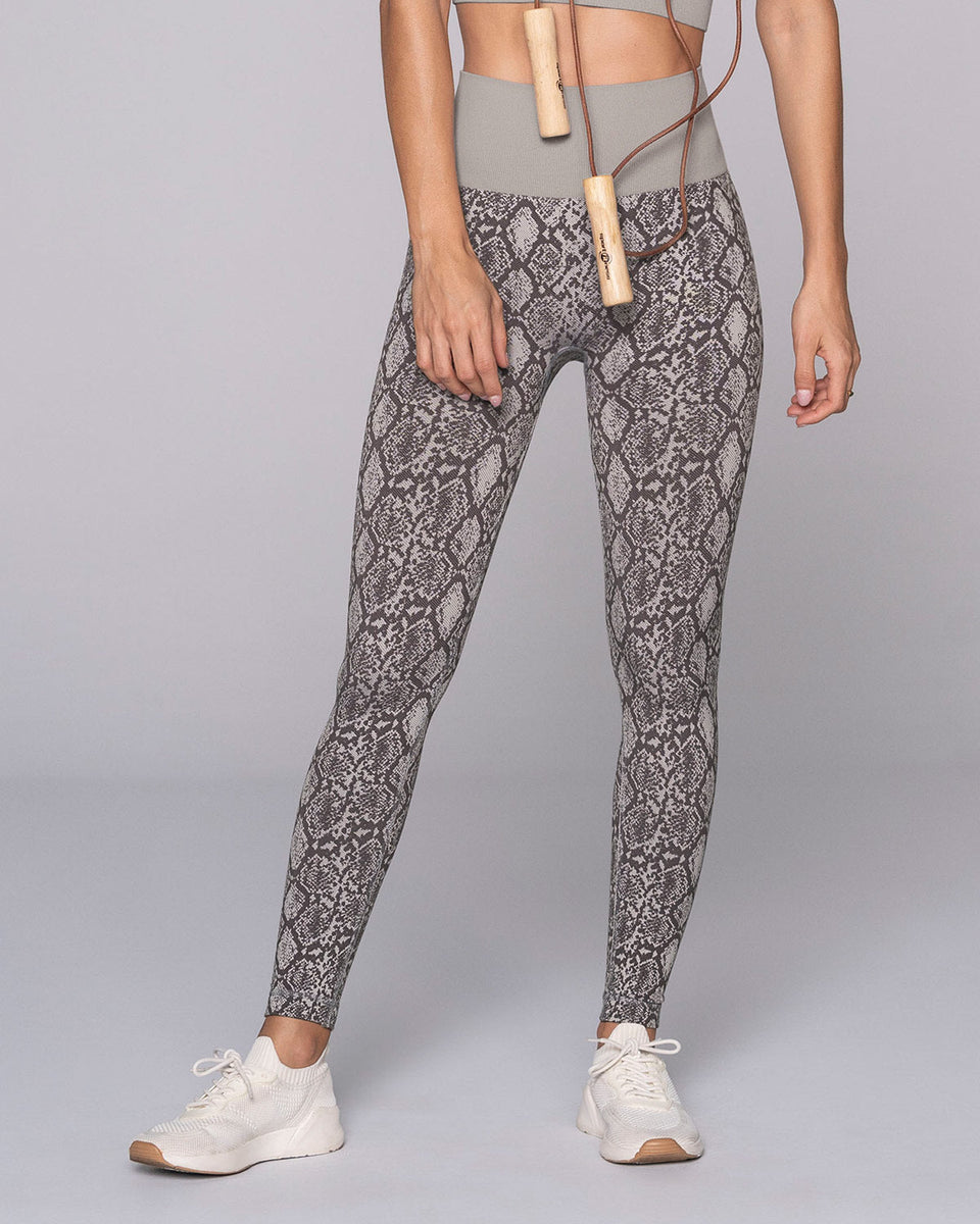 Legging deportivo de control y tiro alto en tecnología seamless sin costuras