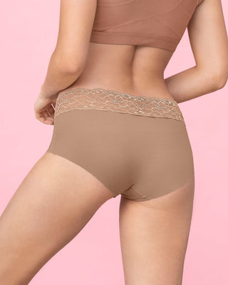 Calzón pantaleta en tela ultraliviana con franja de encaje#color_857-cafe-medio