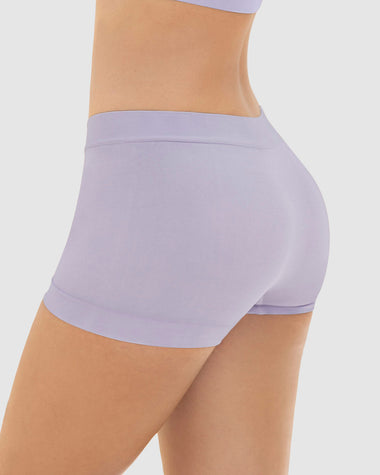 Mujer en boxer sale