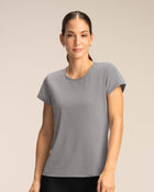 camiseta-deportiva-de-secado-rapido-y-silueta-semiajustada#color_c62-gris-claro