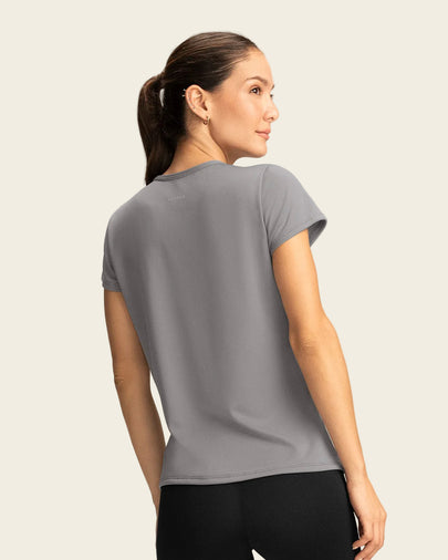 camiseta-deportiva-de-secado-rapido-y-silueta-semiajustada#color_c62-gris-claro