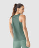 camiseta-deportiva-de-secado-rapido-y-silueta-semiajustada-para-mujer#color_645-verde