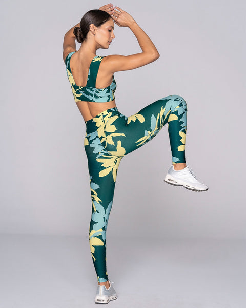 Legging de tiro alto control en abdomen y muslos en material bio-pet#color_060-estampado-hojas-verde