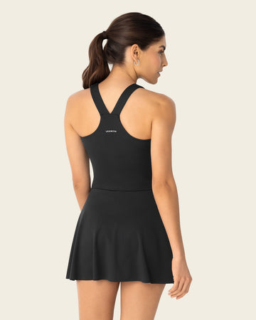 Vestido deportivo con detalle en escote y control suave en abdomen#color_700-negro