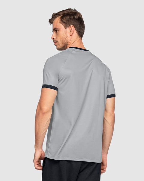 Camiseta deportiva masculina en material transpirable con cuello en V#color_731-gris-claro