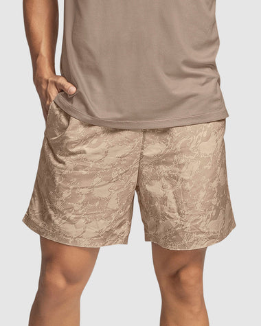 Short deportivo masculino con acabado antifluidos y bolsillos funcionales#color_014-estampado-beige-medio