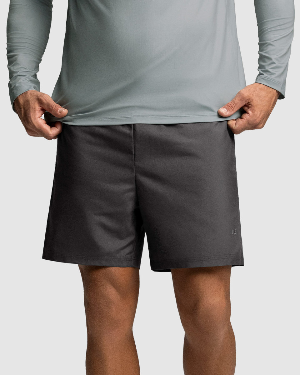 Short deportivo con bolsillos funcionales