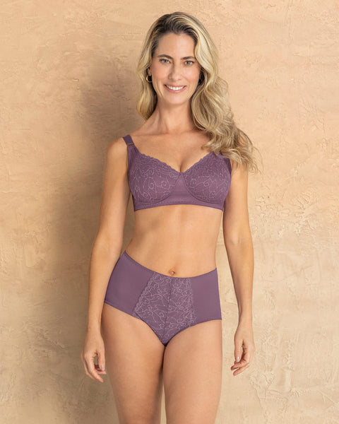 Calzón clásico de control suave con toques de encaje en abdomen#color_043-mora