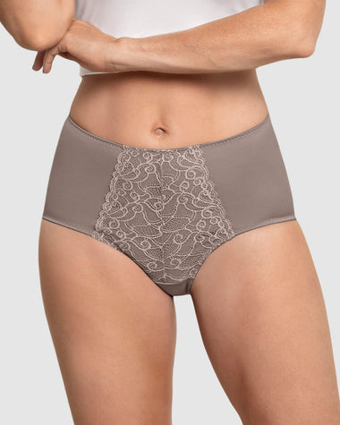 Calzón clásico de control suave con toques de encaje en abdomen#color_790-gris-claro
