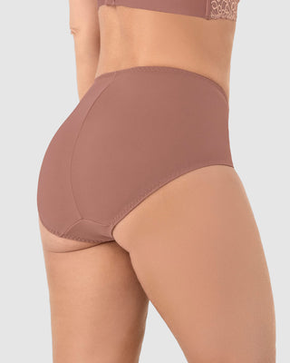 Calzón clásico de control suave con toques de encaje en abdomen#color_a23-cafe-medio