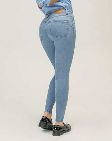jean-skinny-levanta-cola#color_022-azul-claro