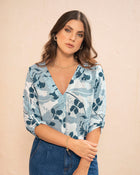 Blusa manga 3/4 con charretera no funcional