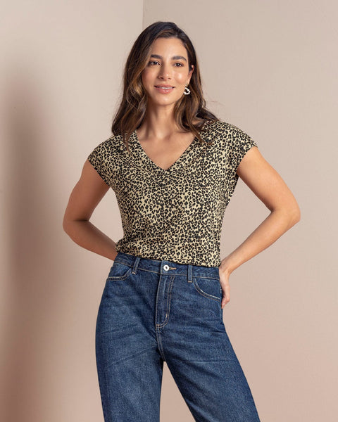 Camiseta manga corta con cuello en V#color_148-animal-print