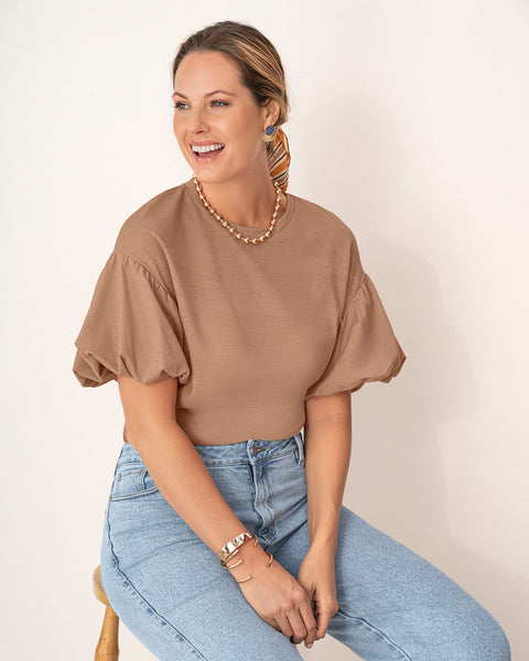 Blusa con magas tipo globo#color_831-cafe-oscuro