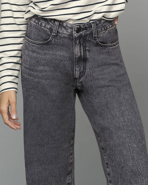 Pantalón tiro alto bota recta con bolsillo tipo cargo#color_092-gris-medio