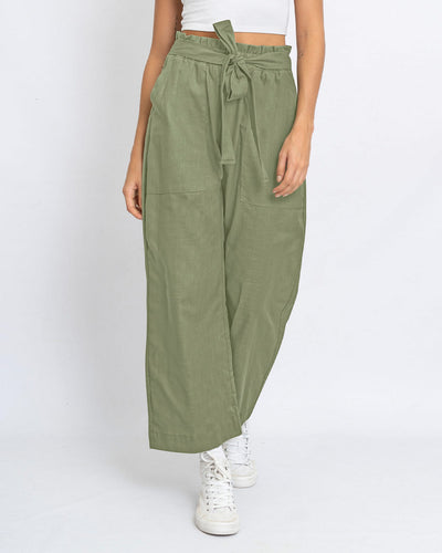 Pantalón tiro alto bota amplia con elástico en cintura#color_617-verde-oliva