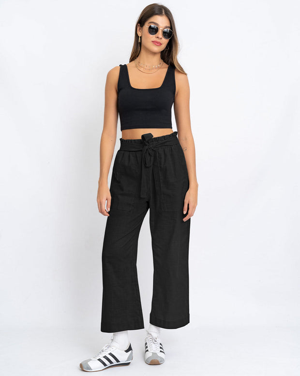 pantalon-tiro-alto-bota-amplia-con-elastico-en-cintura#color_700-negro