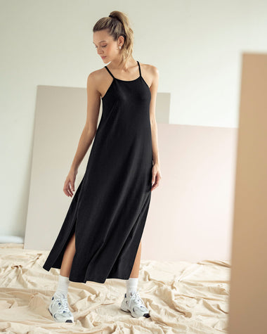 vestido-largo-con-abertura-lateral#color_700-negro