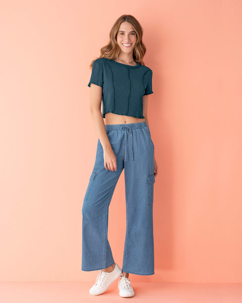 Camiseta crop top con costuras expuestas decorativas#color_055-azul