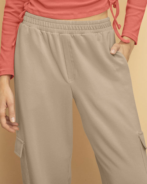 Pantalón cargo con bota elástica#color_084-arena