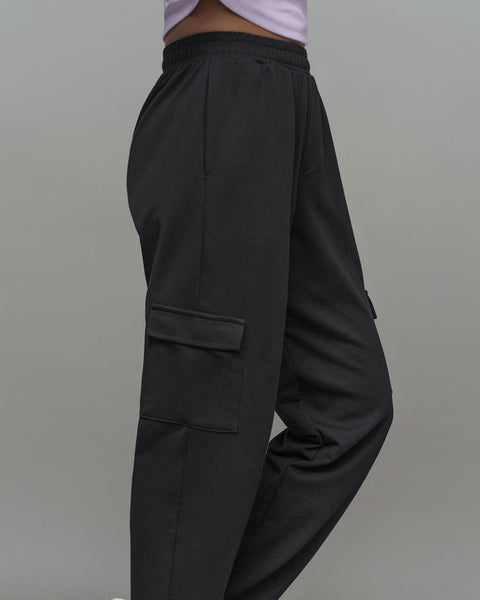 Pantalón cargo con bota elástica#color_773-negro