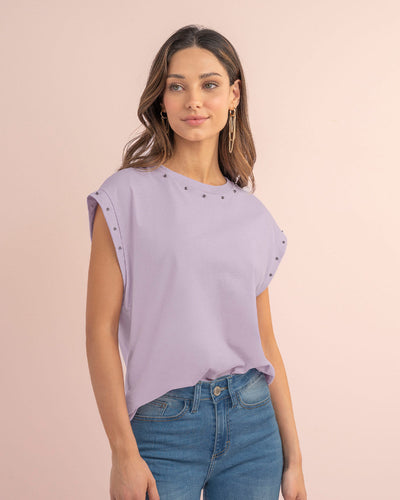 Camiseta con taches en cuello y mangas#color_422-lila
