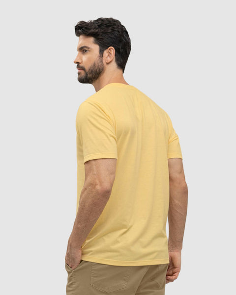 camiseta-manga-corta-con-estampado-localizado-y-cuello-redondo#color_128-amarillo-medio