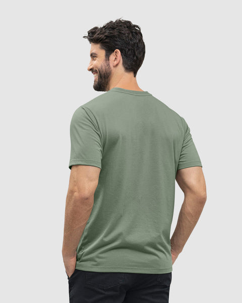 camiseta-manga-corta-con-estampado-localizado-y-cuello-redondo#color_198-verde-medio