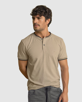 camiseta-con-cuello-henley-y-perilla-funcional#color_084-arena