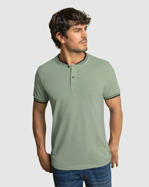 camiseta-con-cuello-henley-y-perilla-funcional#color_600-verde-claro