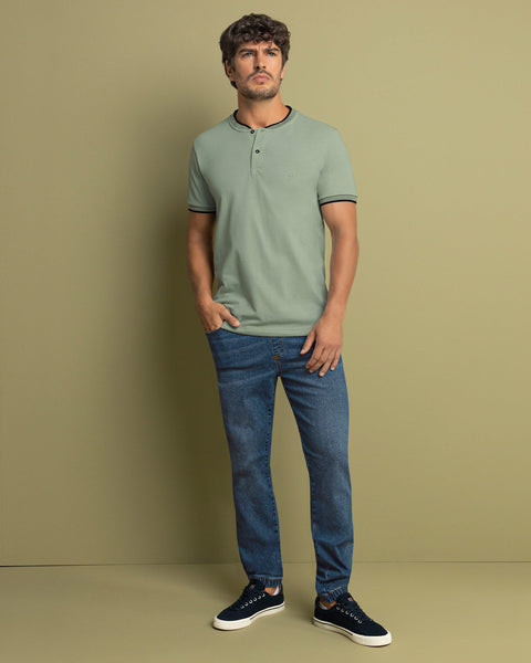 camiseta-con-cuello-henley-y-perilla-funcional#color_600-verde-claro