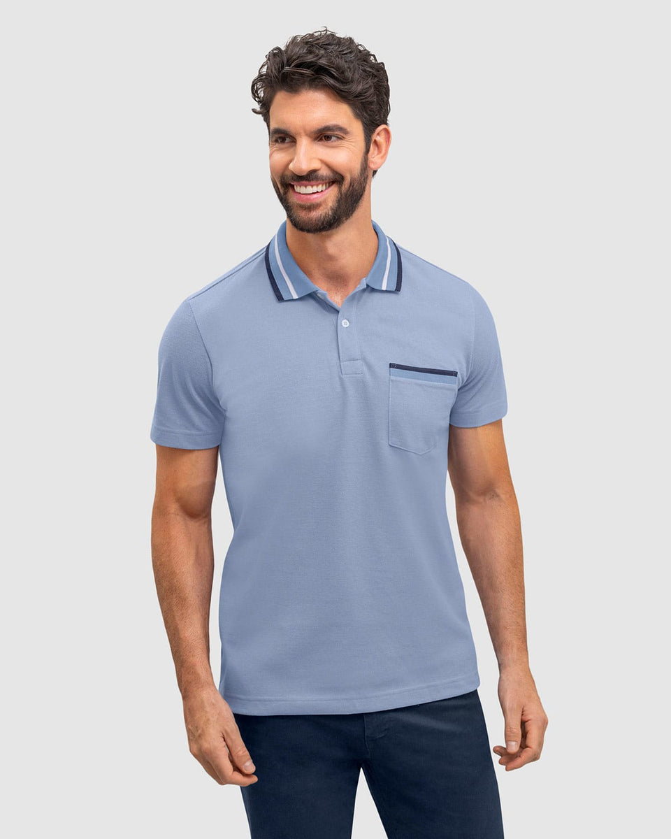 Camiseta tipo polo con botones funcionales y bolsillo decorativo