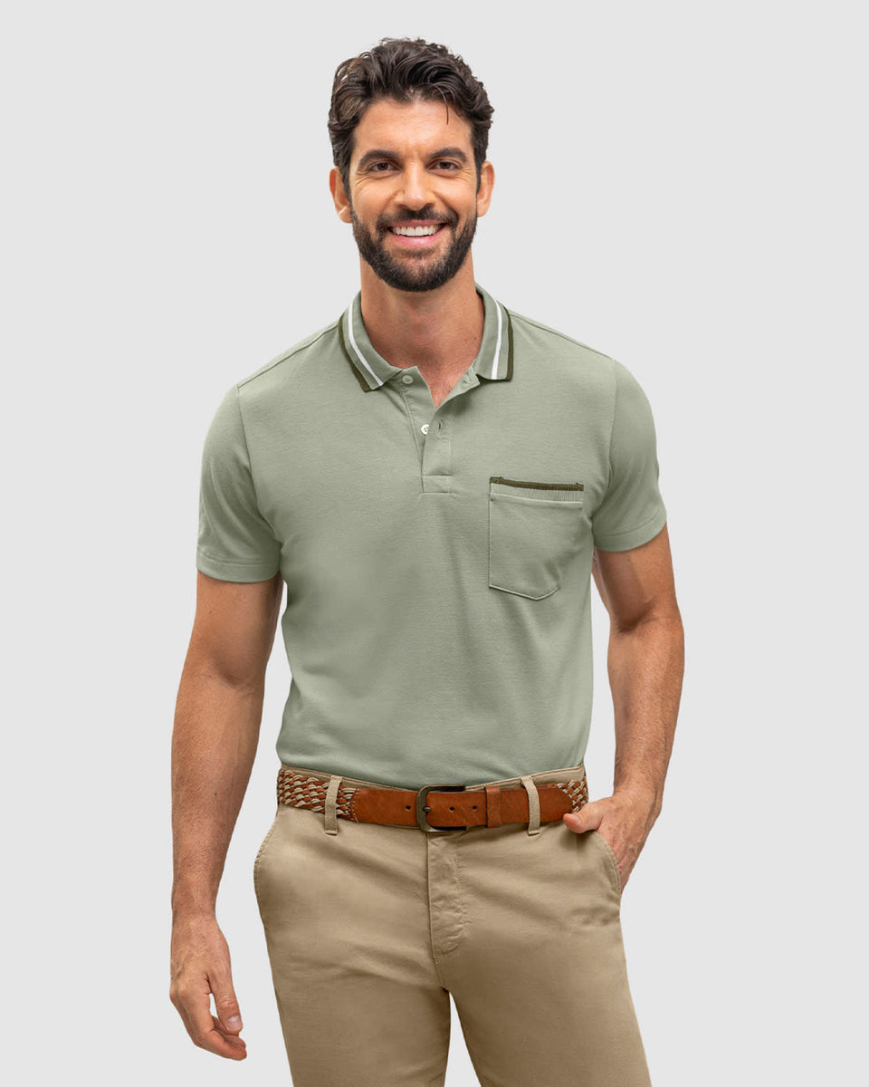 Camiseta tipo polo con botones funcionales y bolsillo decorativo