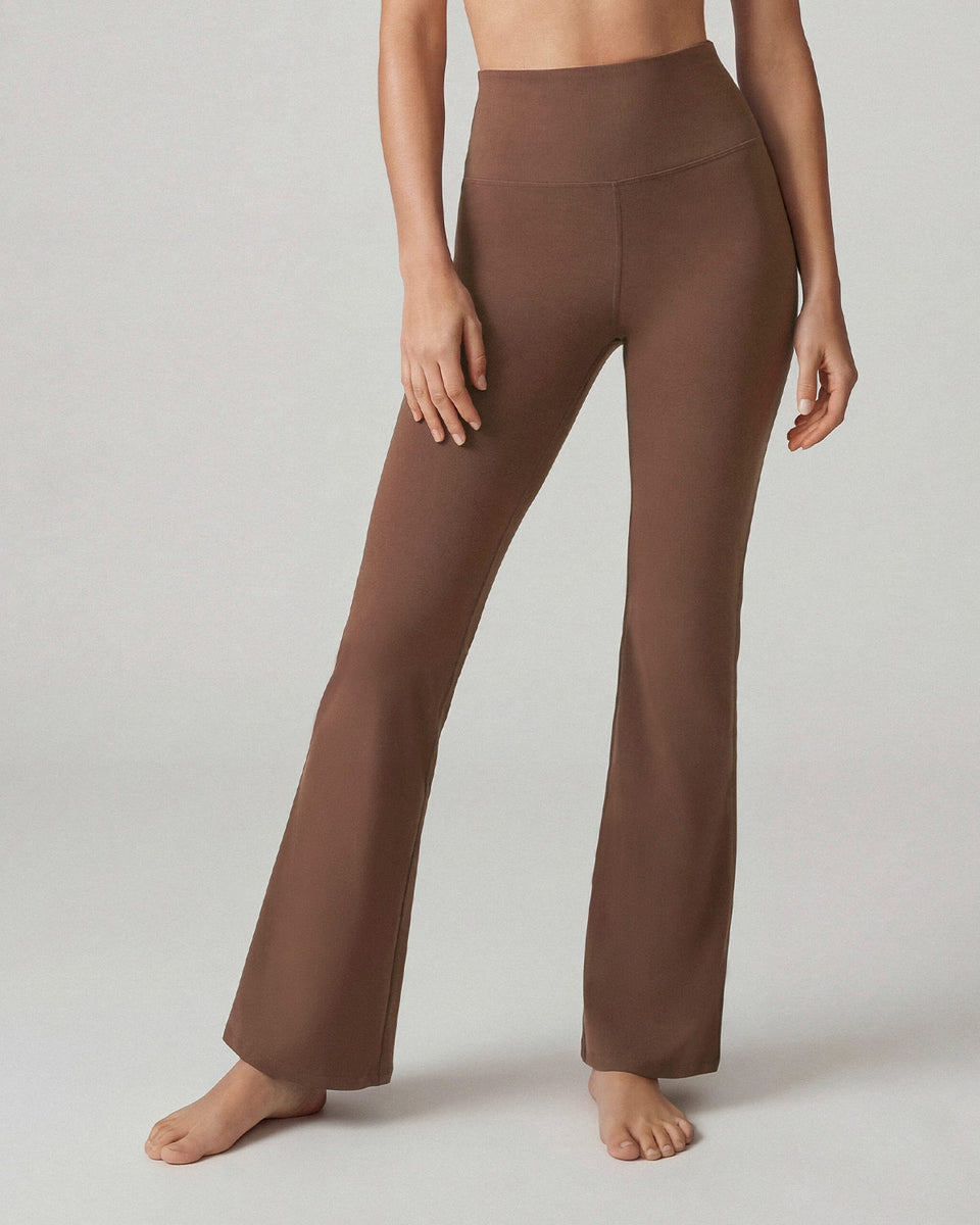 legging-bota-recta-con-control-de-abdomen