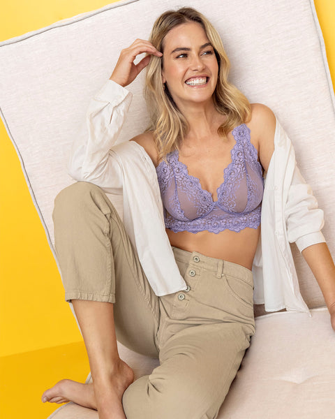 Sostén tipo bralette en encaje y transparencias#color_431-lila