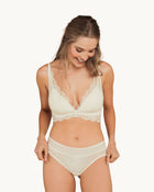 Bralette con copas en espuma cubierto en encaje