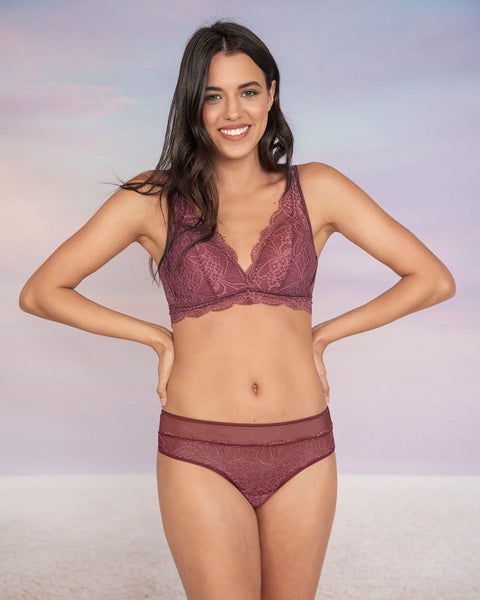 Bralette con copas en espuma cubierto en encaje#color_430-vino