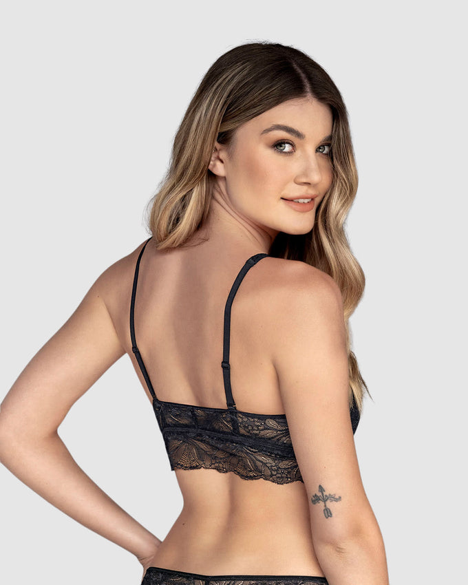 Bralette con copas en espuma cubierto en encaje#color_700-negro