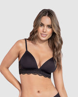 Sostén escote profundo ultra cómodo con encaje en la base y espalda#color_700-negro