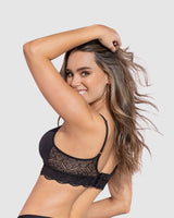 Sostén escote profundo ultra cómodo con encaje en la base y espalda#color_700-negro