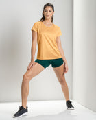 Camiseta deportiva de secado rápido y silueta semiajustada