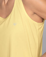 Camiseta deportiva de secado rápido y silueta semiajustada para mujer#color_152-amarillo