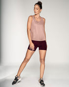 Camiseta deportiva de secado rápido y silueta semiajustada para mujer